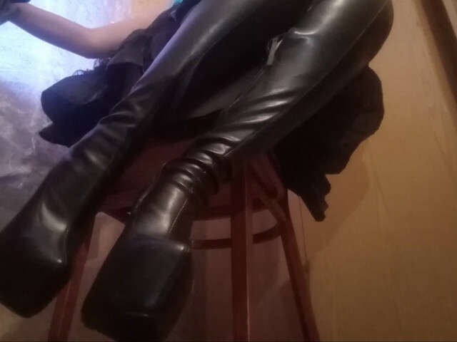 go to chat with Lilibet