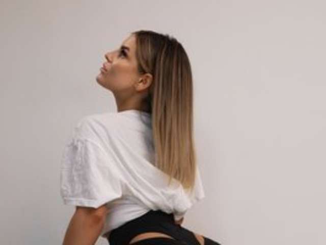 go to chat with LillianShineX