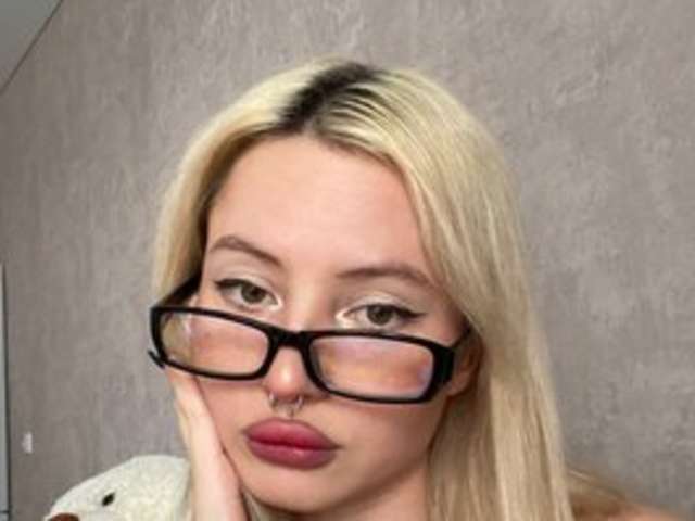 go to chat with LillyEll
