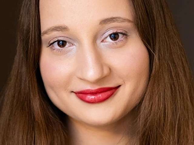 go to chat with LindaModel