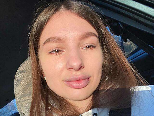 go to chat with Lipsy