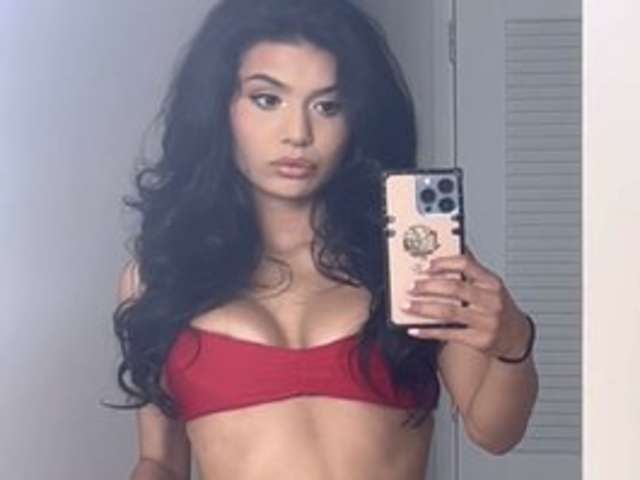 go to chat with Little-selena