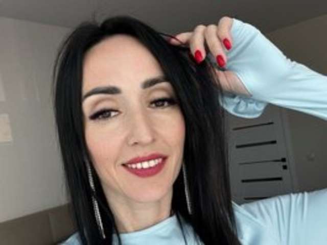 go to chat with Liya-liya
