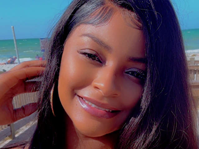 go to chat with Liyah8