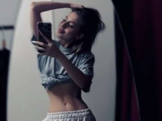 go to chat with LizaModel