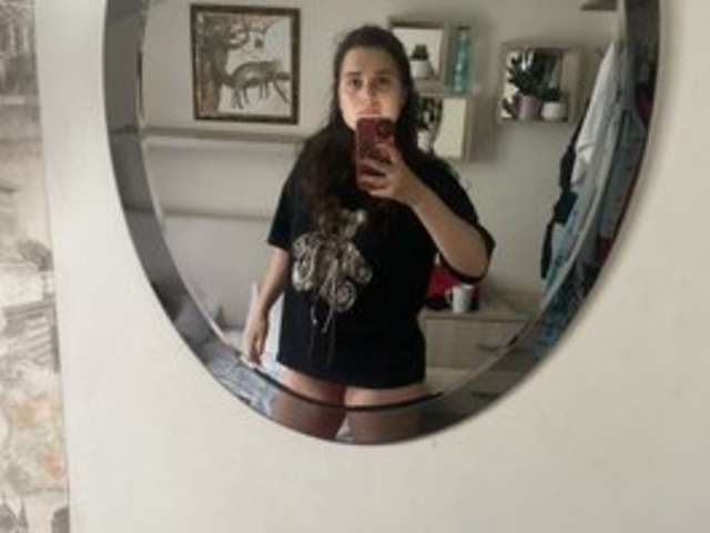 go to chat with LolaBanks