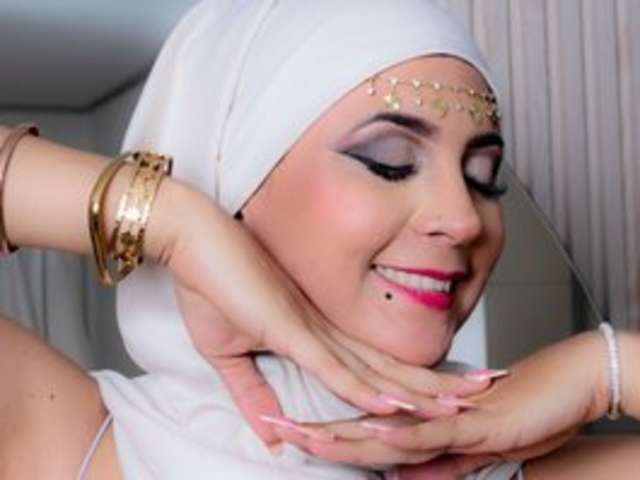 go to chat with LolaSweet