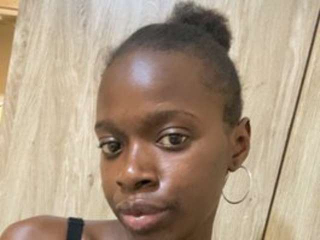 go to chat with Lolasweet002