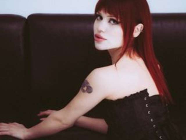 go to chat with LoraCherry