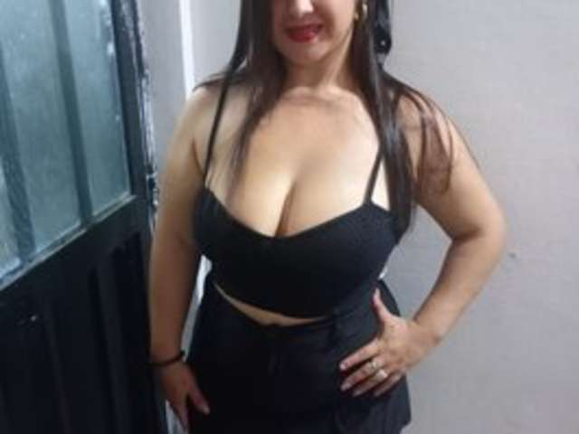 go to chat with Lorena-Adamsx