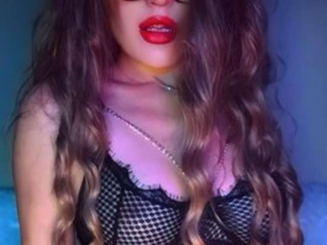 go to chat with LovellyMia