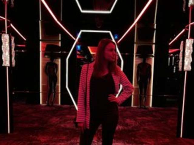 go to chat with Lovely-Ly