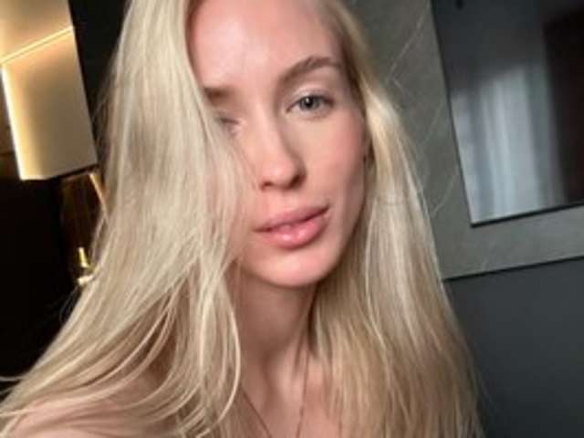 LOVELY-OLIVIA amateur webcam photo