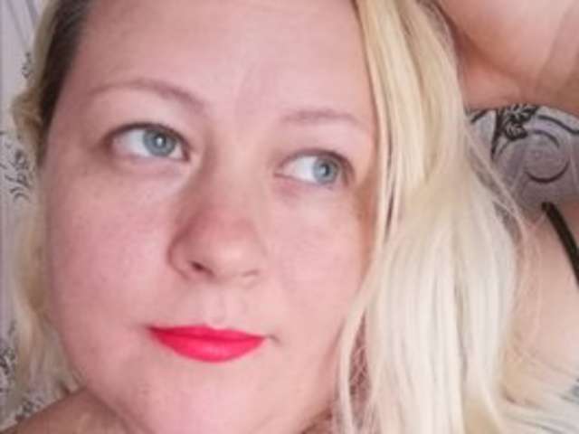 go to chat with Lovelyaly