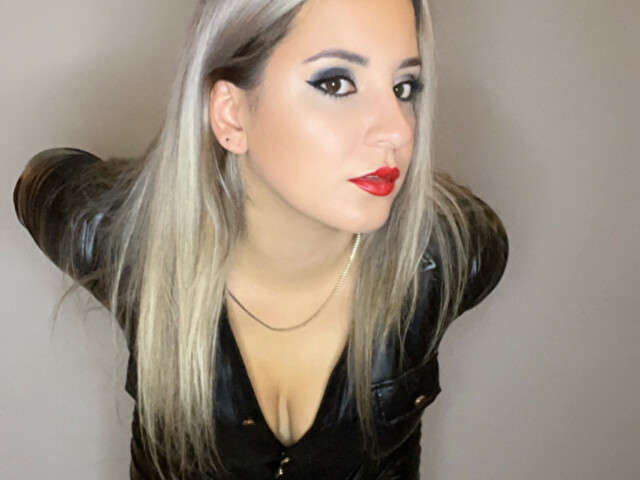 go to chat with Lovelyymiaa