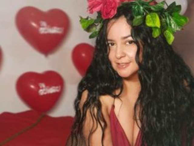go to chat with Lucia-Vonne