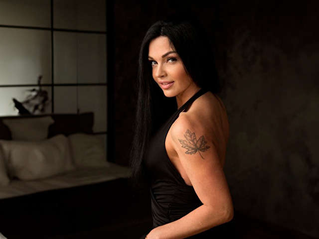 go to chat with LuciaSnowy