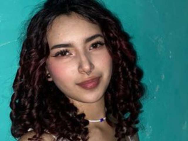 LUCY-CUTE amateur webcam photo