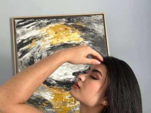 go to chat with LucyWeiss