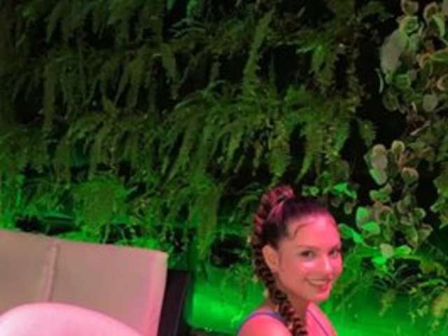 go to chat with LuluLopez1