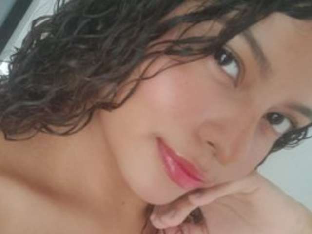 go to chat with LuluPeach069