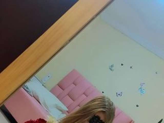 go to chat with Luna-Rouge