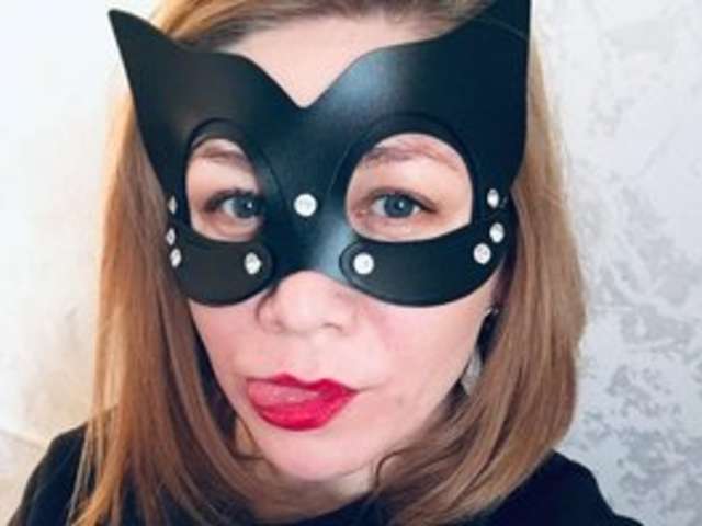 go to chat with LunaKate