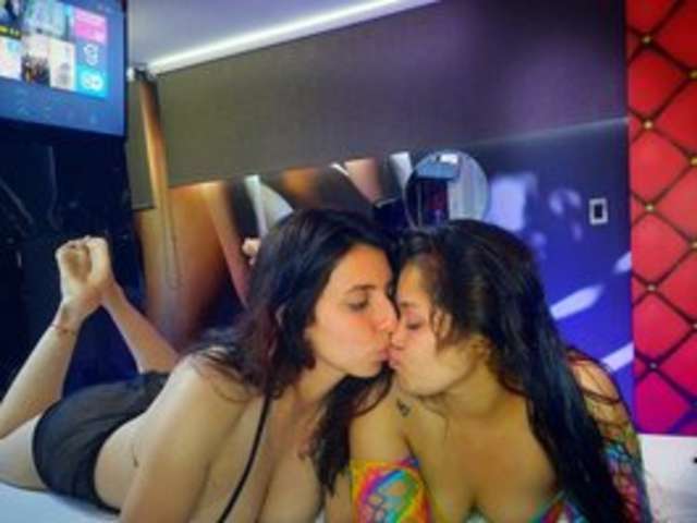 go to chat with LunaandBellaa