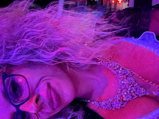 go to chat with Lunarkittyy