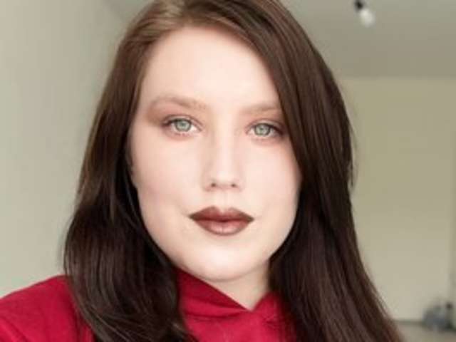 go to chat with LusciousLady