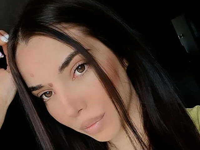go to chat with Lya2000