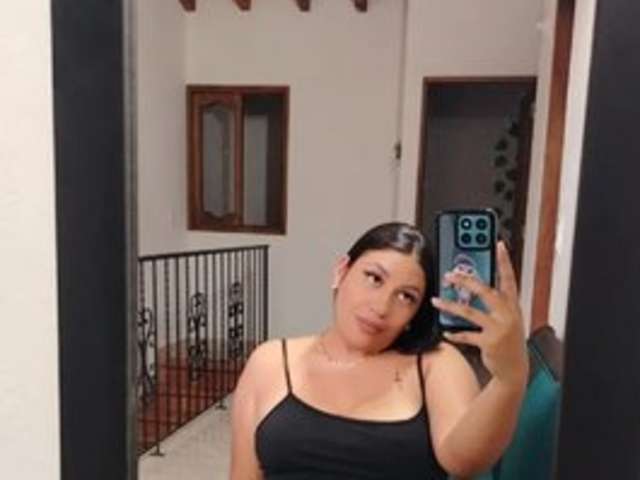 go to chat with Lyana-Collins