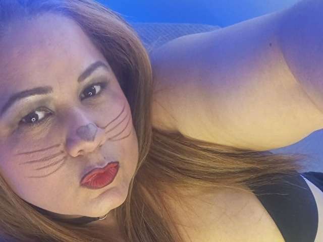 go to chat with MISSTRESMILF