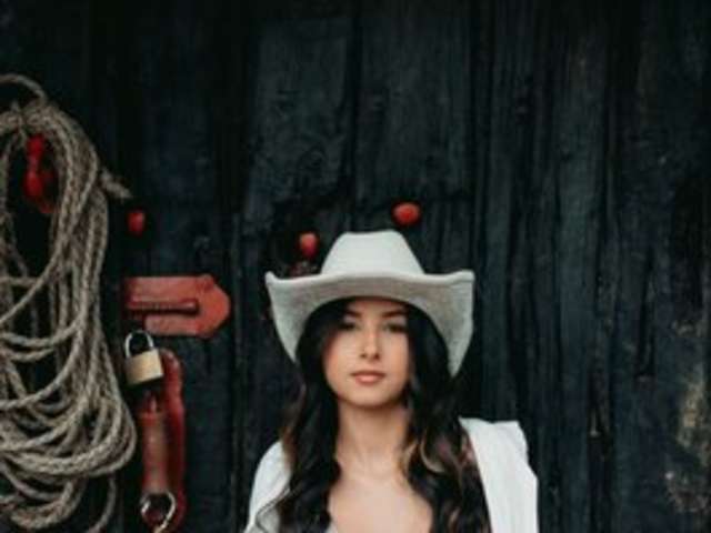 go to chat with MaddyOwens