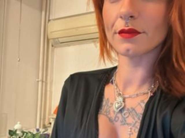 go to chat with MademoiselleJuliette