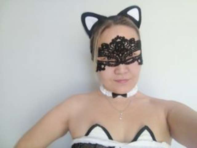 go to chat with Malika40