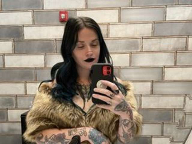 go to chat with MarcelineGoddess