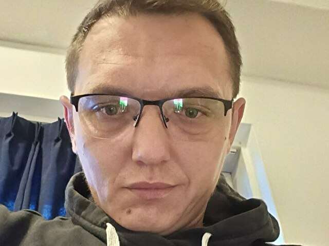 go to chat with Mariusz