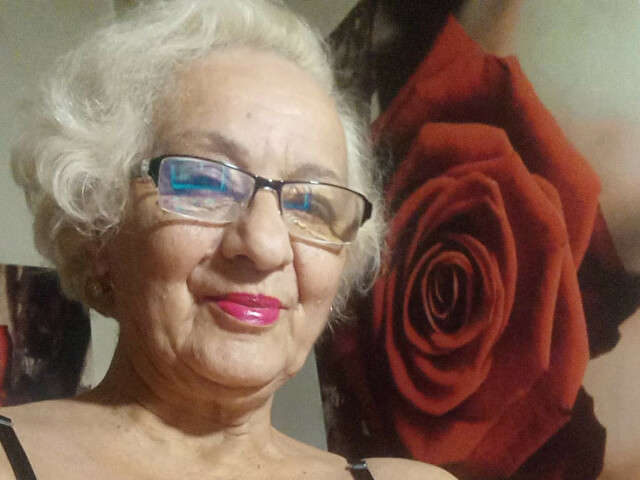 go to chat with MatureLady4U
