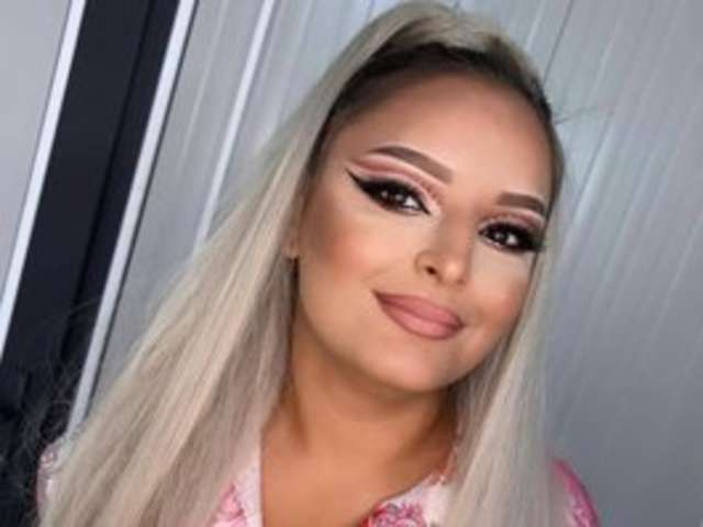 go to chat with MayaBlush