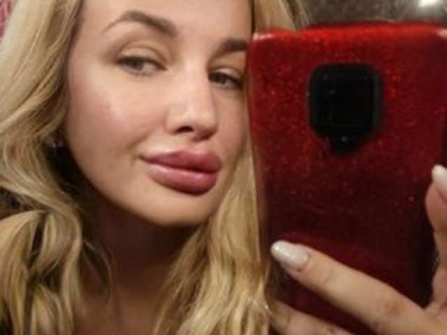 go to chat with MayaMonroe
