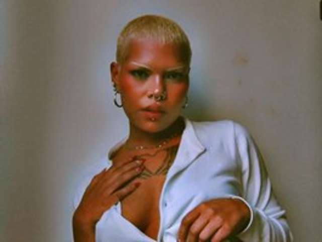 go to chat with Maze-silver-star