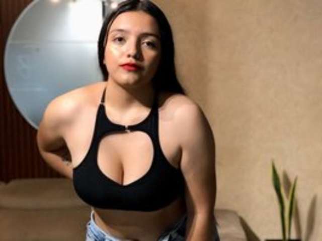 go to chat with MellodyRose