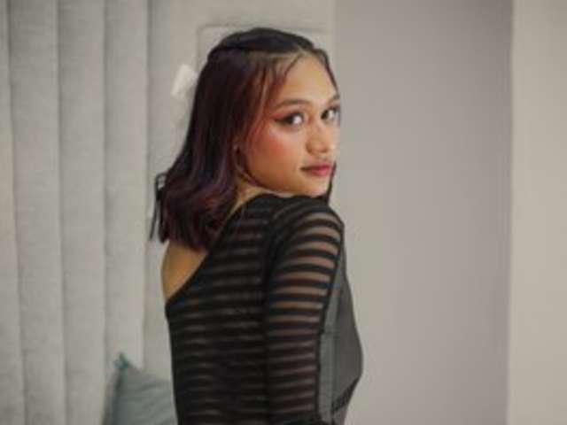 go to chat with Mia-Gil