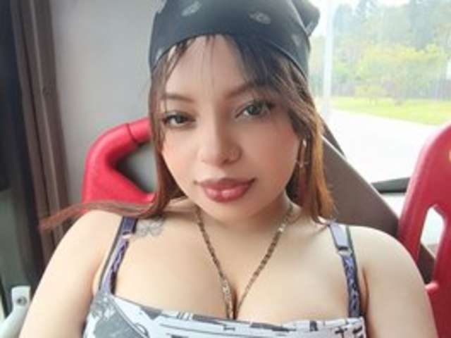 go to chat with Mia-Hallys