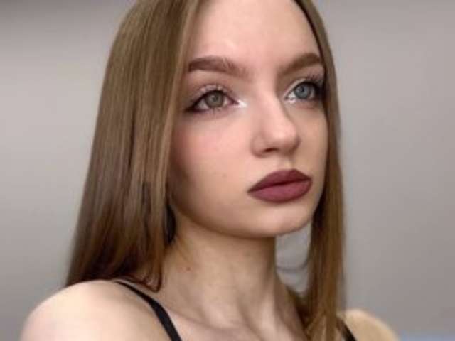 go to chat with Mia-Stap