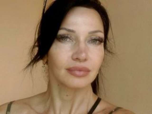 go to chat with MiaAmour