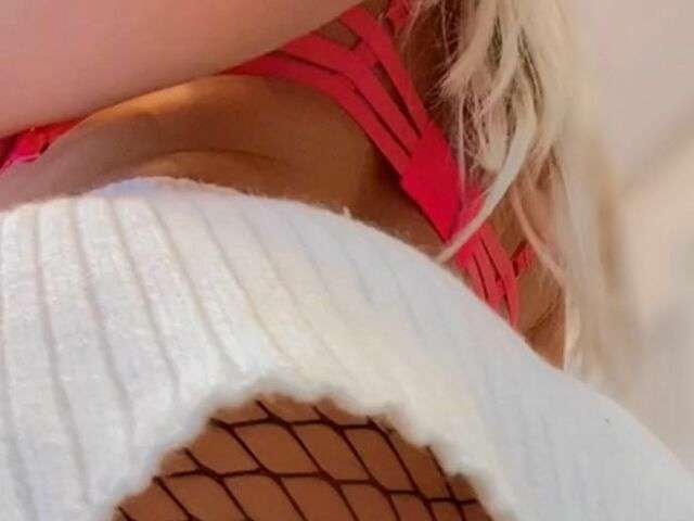 go to chat with MiaBlondie