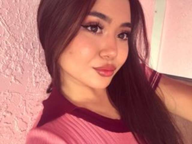 go to chat with MiaCarmin