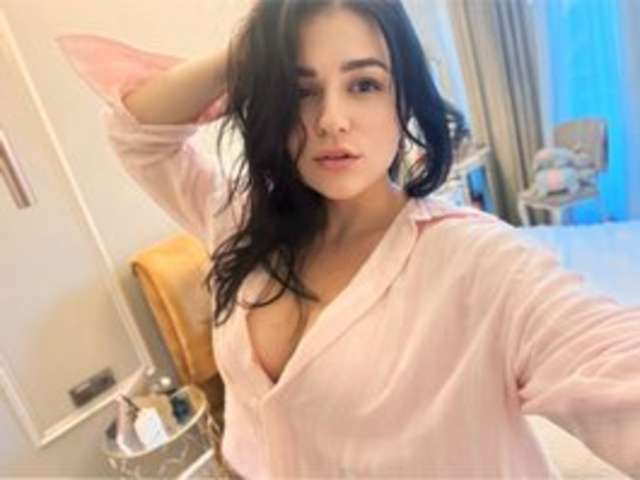 go to chat with MiaCherry7